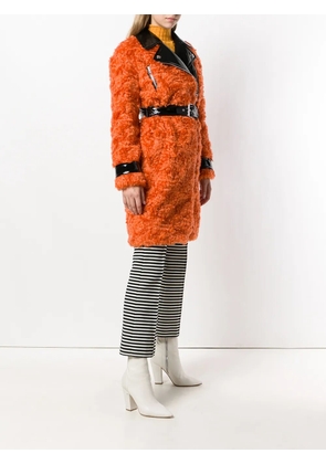 Moschino belted shearling coat - Orange