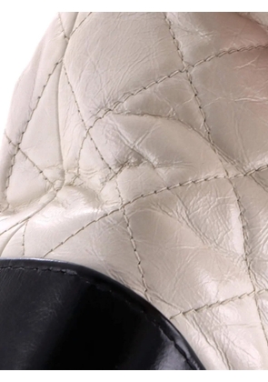 CHANEL Pre-Owned Gabrielle Quilted Aged Calfskin Medium hobo bag - White
