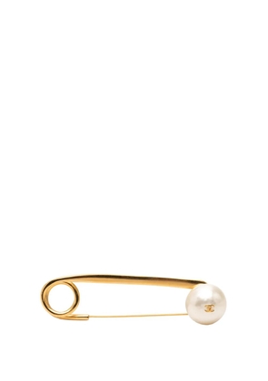 CHANEL Pre-Owned 1997 CC Gold Plated Faux Pearl Safety Pin Brooch costume brooch