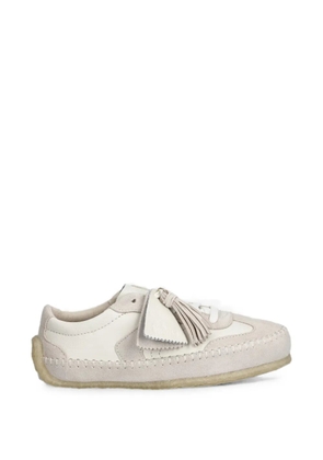 Clarks Originals tassel-detail blanket-stitched sneakers - Neutrals