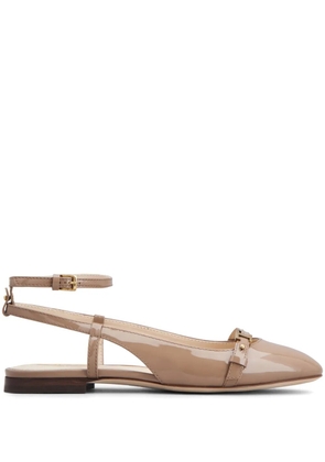 Tod's logo-plaque leather ballerina shoes - Neutrals