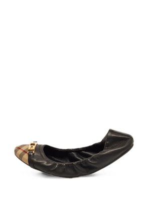 Burberry Pre-Owned Novacheck buckle ballet flats - Black
