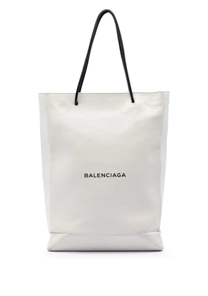Balenciaga Pre-Owned 2017 Large Calfskin Logo North South Shopping tote bag - White