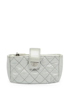 CHANEL Pre-Owned 2012-2013 quilted CC turn-lock phone pouch - Silver