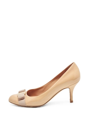 Ferragamo Pre-Owned Vara bow-detail pumps - Neutrals