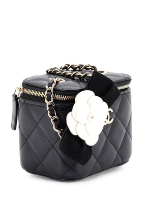 CHANEL Pre-Owned Camellia Bow Vanity Case with Chain Quilted Lambskin Mini crossbody bag - Black