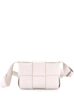 Bottega Veneta Pre-Owned Cassette Maxi Intrecciato Leather Candy crossbody bag - White