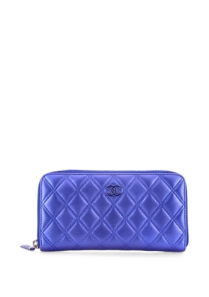 CHANEL Pre-Owned Double Stitch Zip Around Wallet Quilted Metallic Lambskin Long small wallets - Blue