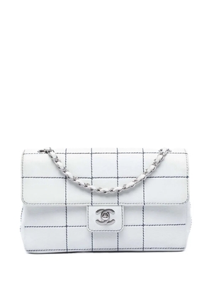 CHANEL Pre-Owned 2002-2003 Medium Chocolate Bar Lambskin Stitched Flap crossbody bag - White