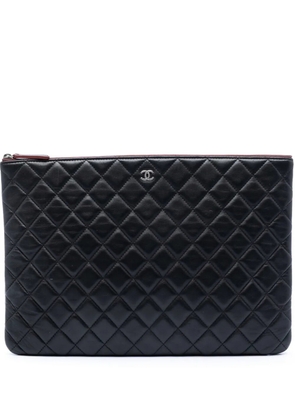 CHANEL Pre-Owned 2013-2014 Large Quilted Lambskin O Case clutch bag - Black