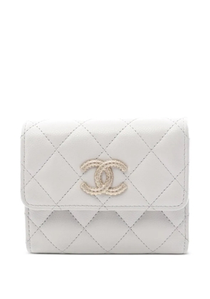 CHANEL Pre-Owned 2021s matelasse trifold wallet - Grey