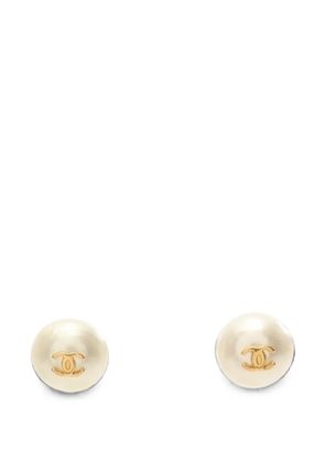 CHANEL Pre-Owned coco mark earrings GP Fake pearl gold off white 98P