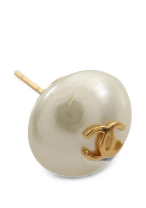 CHANEL Pre-Owned coco mark earrings GP Fake pearl gold off white 98P