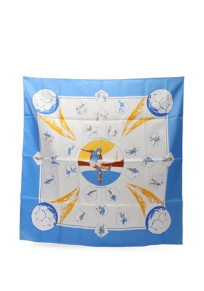 Hermès Pre-Owned 2010s Vive les champions! Carré 90 silk scarf - Blue