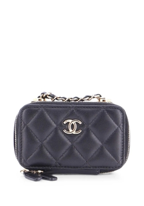 CHANEL Pre-Owned CC Chain Handle Zip Around Vanity Case with Chain Quilted Lambskin Mini crossbody bag - Black