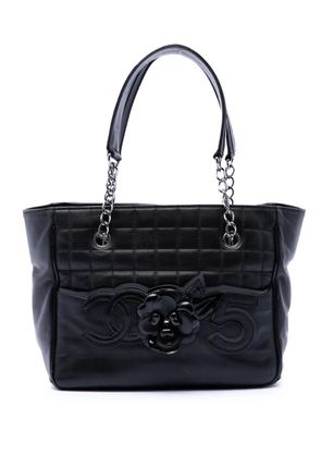 CHANEL Pre-Owned 2005-2006 CC Choco Bar Lambskin Camellia No 5 tote bag - Black