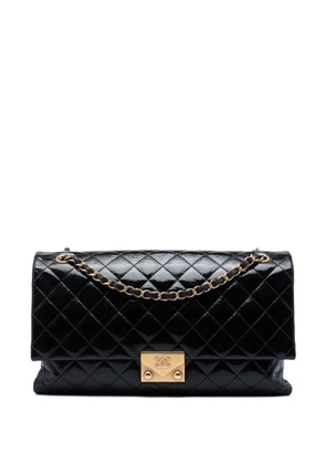 CHANEL Pre-Owned 2015-2016 Quilted Crinkled Patent Pagoda Accordion Flap shoulder bag - Black