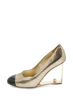CHANEL Pre-Owned CC wedge pumps - Gold