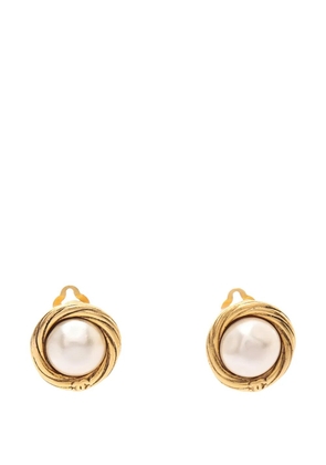 CHANEL Pre-Owned 1993 CC Gold Plated Faux Pearl Clip On Earrings costume earrings