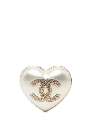 CHANEL Pre-Owned 2021 CC Resin Gold Plated Strass Heart Brooch costume brooch - White