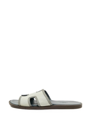 Hermès Pre-Owned Izmir canvas slides - White