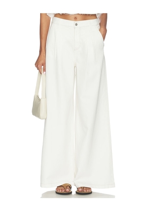 PISTOLA Delphine Pleated Wide Leg Jeans in White. Size 23. Also in 24, 25, 26, 27, 28, 29, 30, 31.