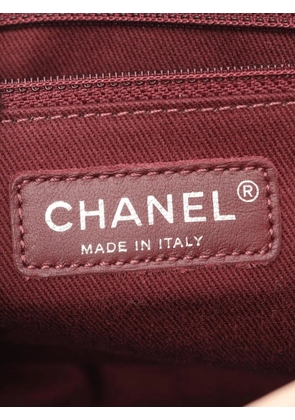 CHANEL Pre-Owned 2011 Matelassé shoulder bag - Neutrals