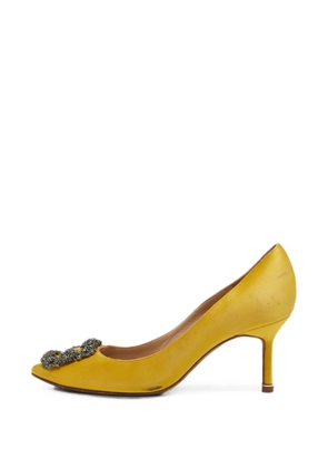 Manolo Blahnik Hangisi crystal-buckle pumps - Yellow