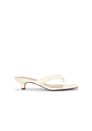 Steve Madden Tracie Shell Sandal in White. Size 5.5. Also in 6, 6.5, 7, 7.5, 8, 8.5, 9, 9.5, 10.