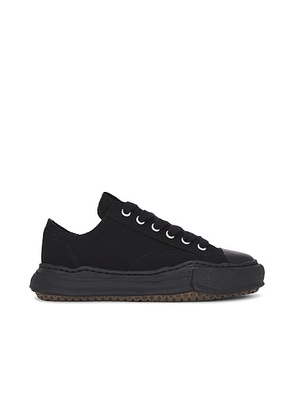 Maison MIHARA YASUHIRO Peterson Original Sole Canvas Low-Top Sneaker in Blk/blk in Black - Black. Size 41 (also in 42, 43, 44, 45).