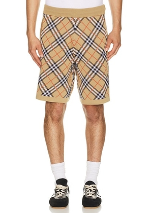 Burberry Gawain Short in Sand Check - Brown. Size XL/1X (also in XXL/2X, L, M).