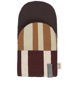Ferm Living Section Oven Mitt in Patchwork - Brown. Size all.