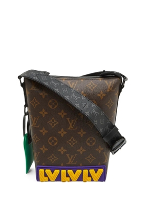 Louis Vuitton Pre-Owned Rubber Cruiser monogram messenger bag - Brown