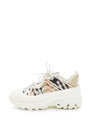 Burberry Pre-Owned Arthur low-top sneakers - White