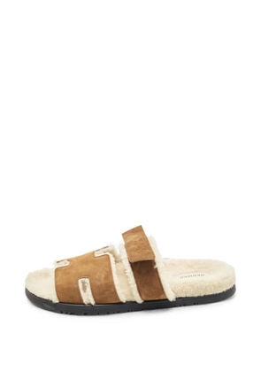 Hermès Pre-Owned Chypre shearling-lined sandals - Brown