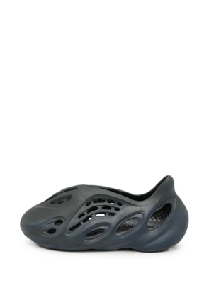 adidas Yeezy Foam RNR slip-on sneakers - Blue