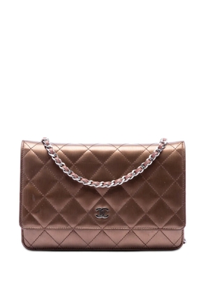 CHANEL Pre-Owned 2012-2013 CC Quilted Striated Metallic Patent Wallet on Chain crossbody bag - Brown