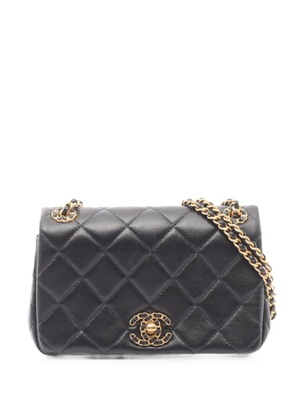 CHANEL Pre-Owned 2021s Chanel 19 matelassé shoulder bag - Black