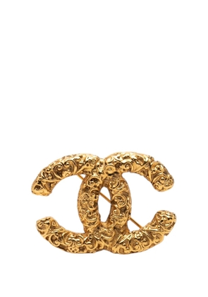CHANEL Pre-Owned 1993 CC Gold Plated Baroque Embossed Brooch costume brooch