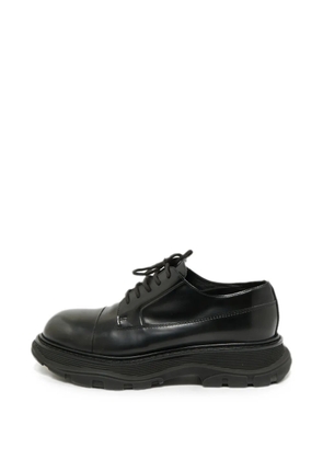 Alexander McQueen Pre-Owned Tread leather Derby shoes - Black