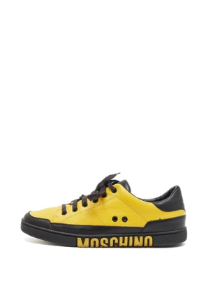 Moschino Pre-Owned logo-detail leather sneakers - Yellow