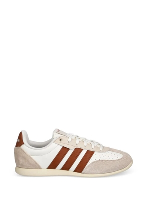 adidas suede-trimmed panelled sneakers - White