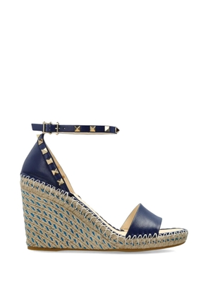 Valentino Garavani Rockstud leather wedge sandals - Blue