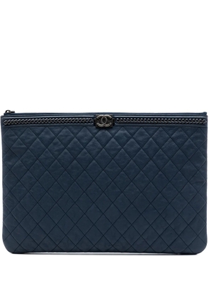 CHANEL Pre-Owned 2016-2017 Large Quilted Calfskin Chain Boy O Case clutch bag - Blue