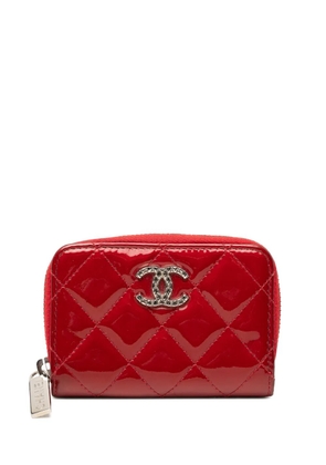 CHANEL Pre-Owned 2013-2014 CC Quilted Patent Brilliant Zip Around coin pouch - Red