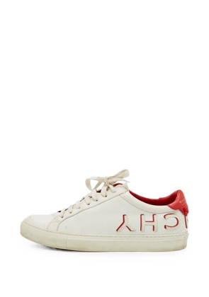 Givenchy Pre-Owned logo low-top sneakers - White