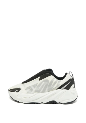 adidas Yeezy Boost 700 MNVN Analog slip-on sneakers - White