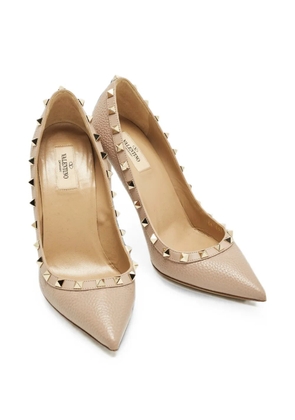 Valentino Garavani Pre-Owned rockstud pointed-toe leather pumps - Neutrals