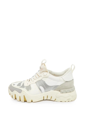 Valentino Garavani Pre-Owned Rockrunner camouflage sneakers - Neutrals