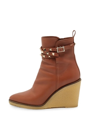 Valentino Garavani Pre-Owned Rockstud wedge ankle boots - Brown